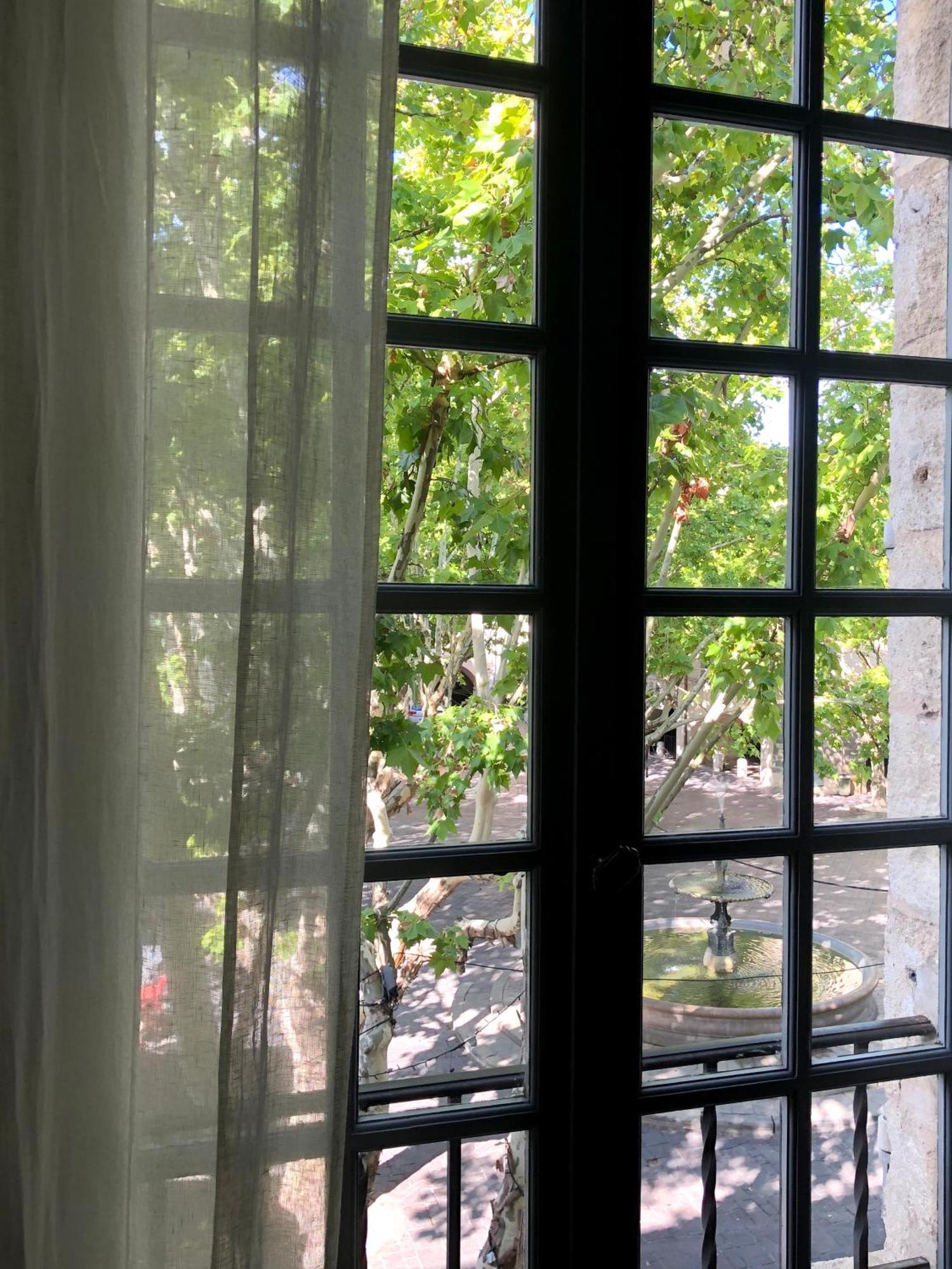 La Boheme Place Aux Herbes 于泽斯 外观 照片